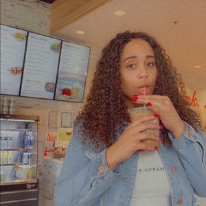 Meet your Posher, Briana